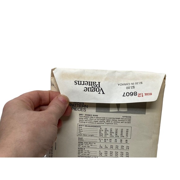 Very Easy Vogue 8607 Misses Tent Shaped Robe Sewing Pattern Size 12 - Picture 6 of 6